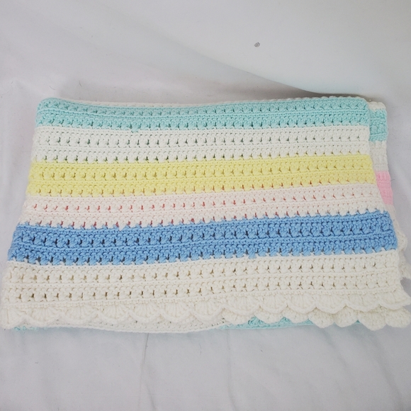 Vintage crocheted striped pastel baby blanket - Picture 5 of 6